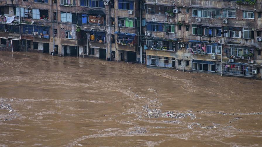 Lluvias e inundaciones dejan al menos 120 muertos en China