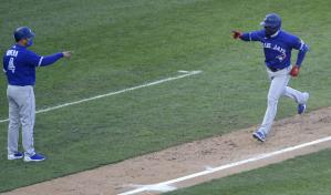 Teoscar encamina con cuadrangular el triunfo de Azulejos en Filadelfia