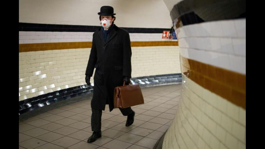 El coronavirus desata una carrera despiadada entre países por conseguir mascarillas