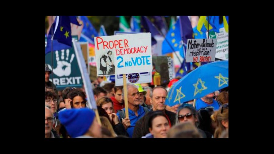 Protestan en Londres para pedir un segundo referéndum del “brexit” Protestan en Londres para pedir un segundo referéndum del “brexit”