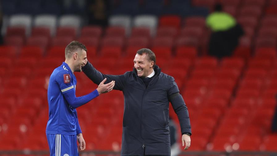 Con público en Wembley, Leicester accede a final de Copa FA
