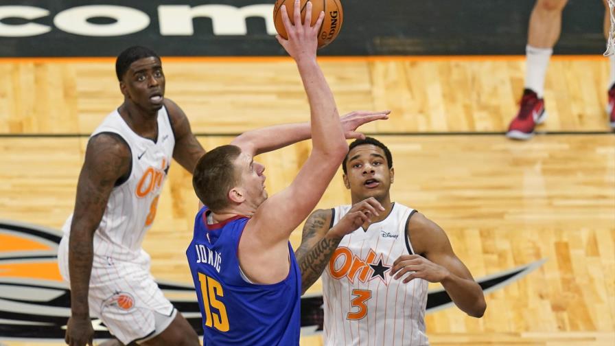 Nuggets ganan con el 12mo triple doble de Jokic