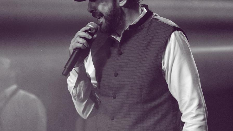 Juan Luis Guerra deja escuchar algunas notas de “Kitipun”