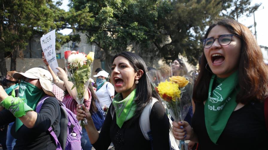 Más voces contra feminicidios en puntos simbólicos de México