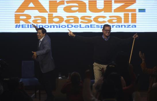 Ecuador en suspenso para definir 1ra ronda presidencial
