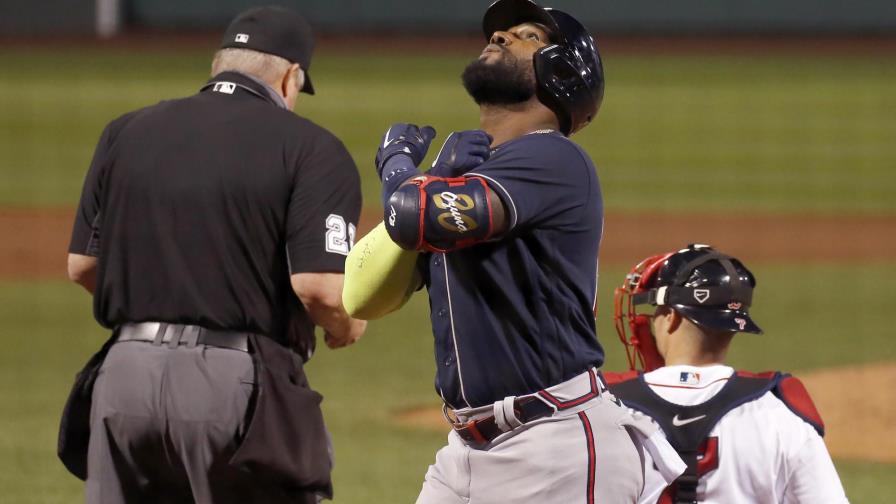 Con 3 jonrones de Ozuna, Bravos aplastan a Medias Rojas