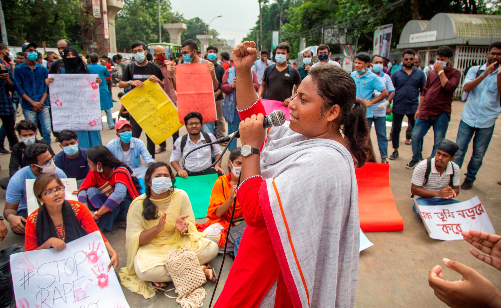 Los manifestantes piden penas más severas para los violadores. 