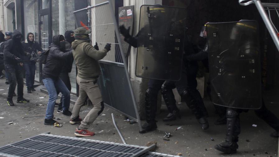 Huelga masiva en Francia deja 87 manifestantes arrestados Huelga masiva en Francia deja 87 manifestantes arrestados