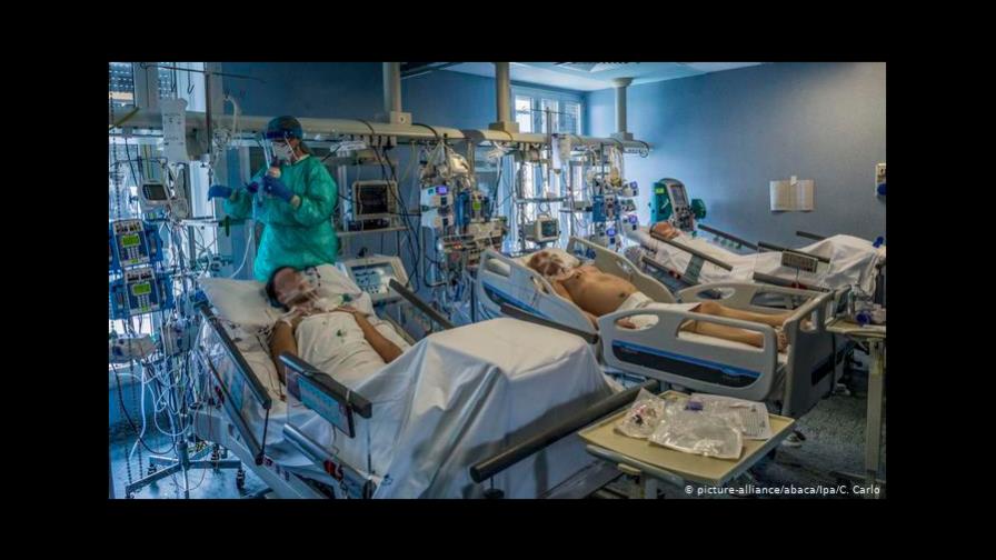 Italia suma 299 muertos por covid en último día, el menor aumento en un mes