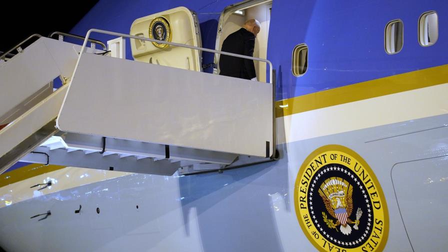 Persona que viajó con Biden da positivo a COVID en Escocia