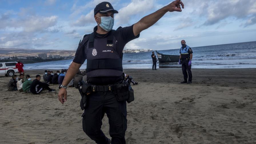 Aumento de arribo de migrantes pone presión a Islas Canarias