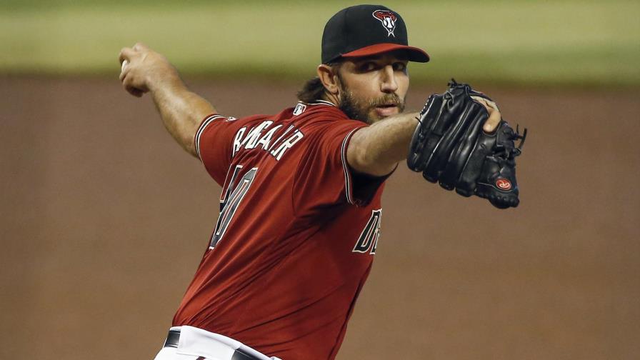 Bumgarner consigue 1er triunfo en última salida con Arizona