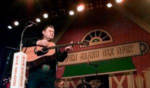 Fallece el cantante de música country Stonewall Jackson