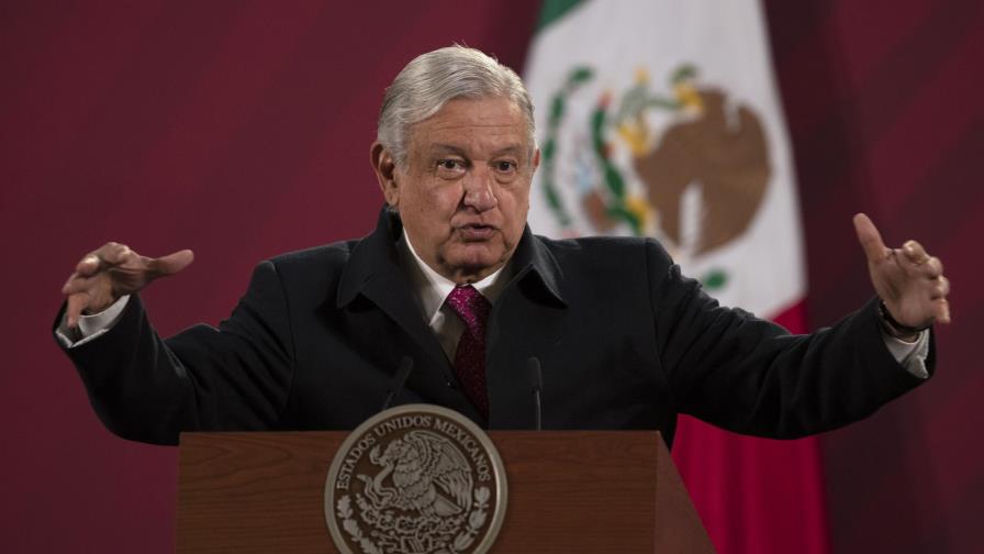 Ausencia pública de López Obrador genera dudas, críticas
