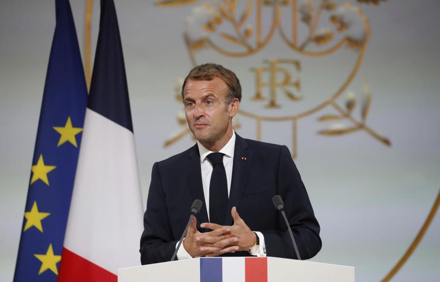 Macron y Biden conversan; embajador de Francia regresará