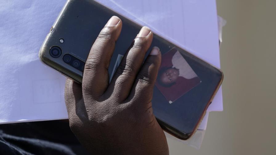 WhatsApp, redes sociales guían a migrantes haitianos a Texas