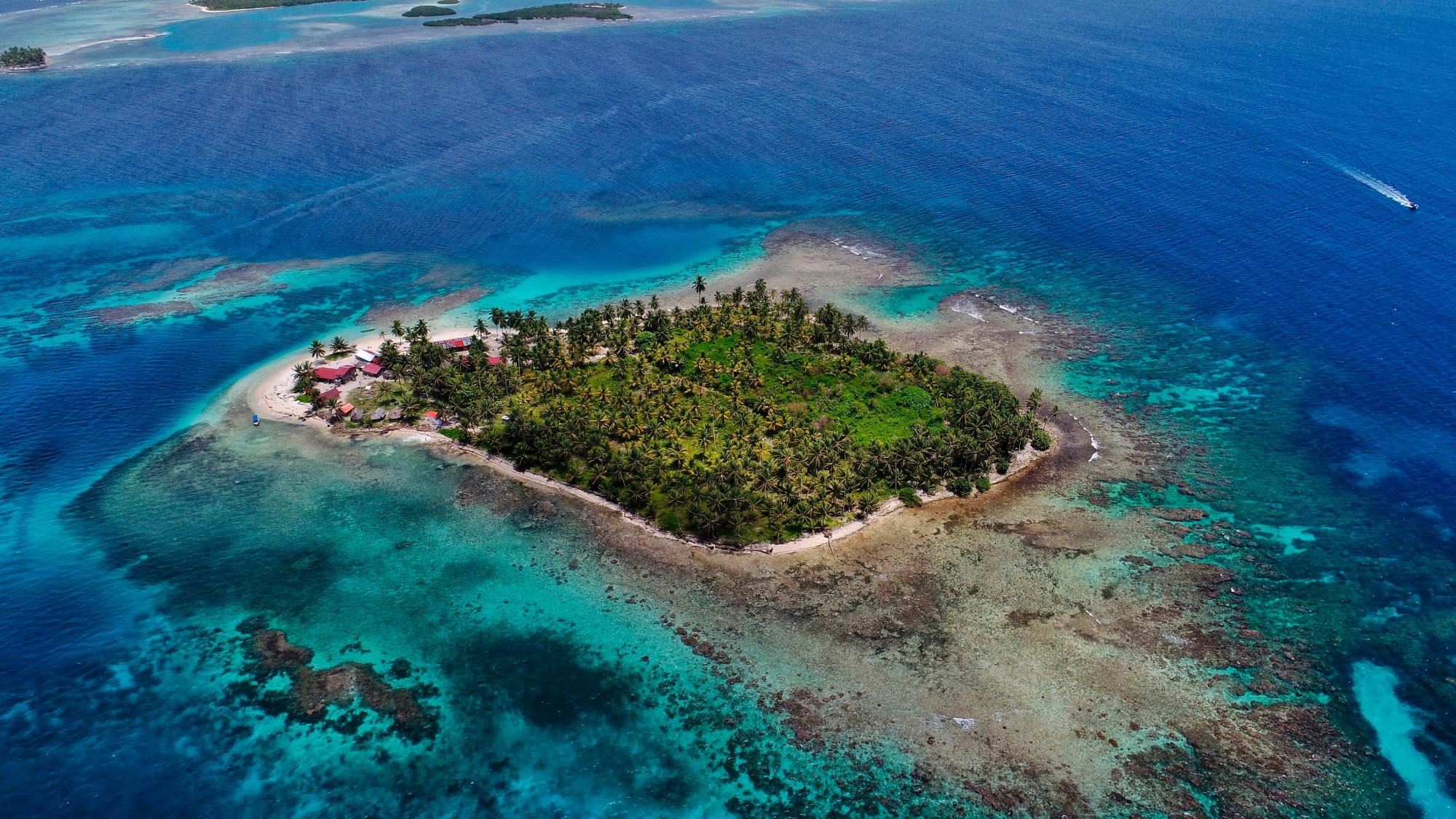 Islas Palaos, (Micronesia, Oceanía) Alberga unos de los más espectaculares arrecifes de coral. Un archipiélago de origen volcánico.