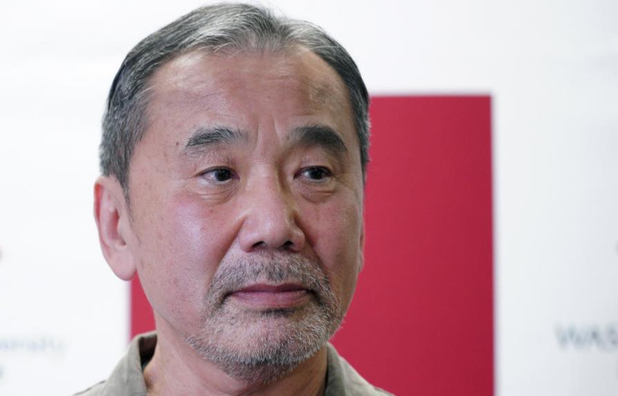 El escritor Murakami critica gestión de la pandemia en Japón