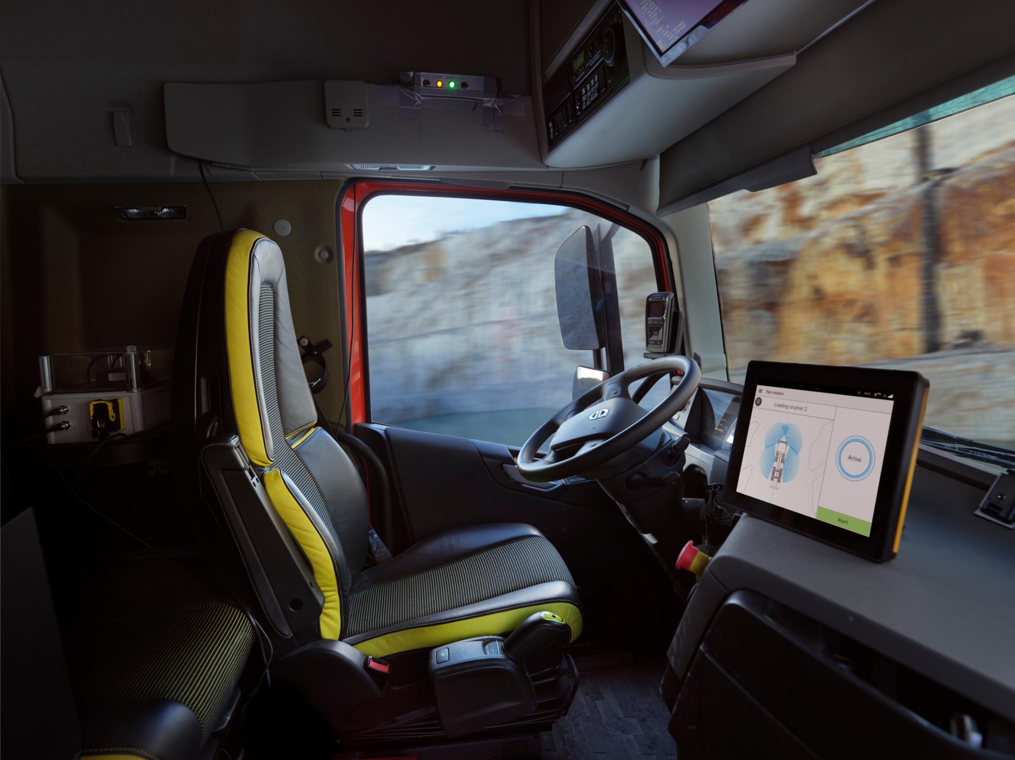 Imagen del interior de uno de los camiones FH de la firma Volvo.