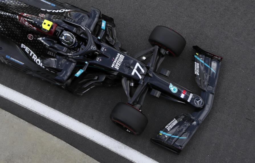 Hamilton logra la pole para el GP de Inglaterra; Bottas 2do