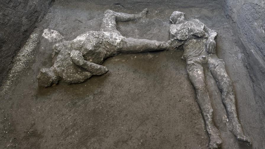 Desentierran cuerpos de amo y esclavo de cenizas de Pompeya