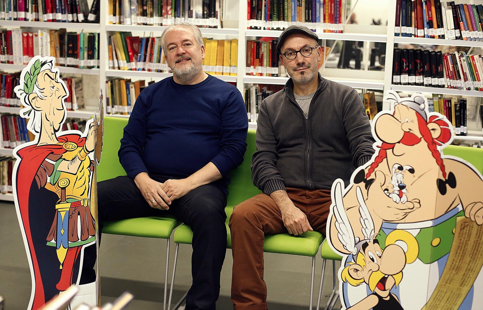 Didier Conrad (i) y Jean-Yves Ferri, dibujante y guionista de Astérix y Obélix.