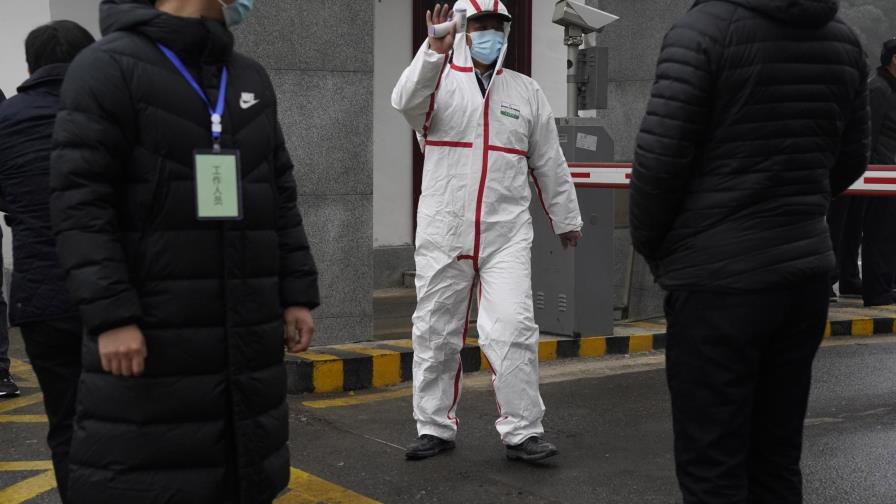 Equipo de la OMS en Wuhan visita un centro de coordinación