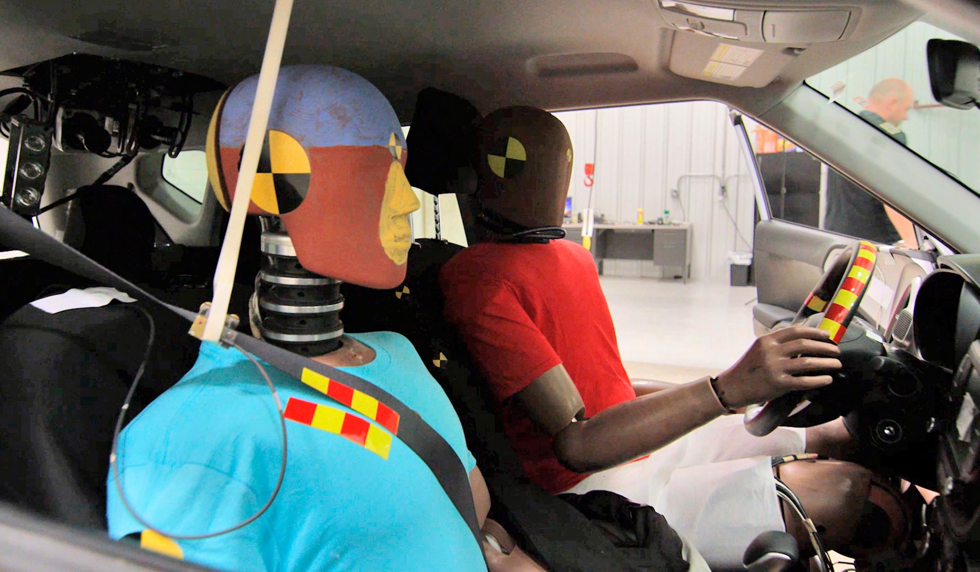 Ensayos de Hyundai Motor Group sobre el útimo airbag que han fabricado para colisiones múltiples.