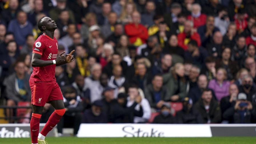 Firmino y Salah brillan en goleada del Liverpool