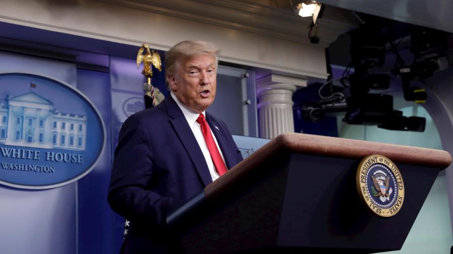 Trump cancela los actos políticos de la convención republicana en Florida