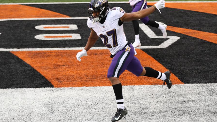 Ravens avanzan a playoffs con paliza sobre Bengals