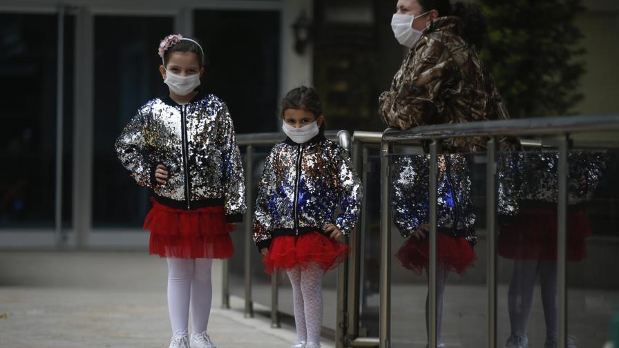 Turquía enfrenta aumento alarmante de casos de COVID-19 Turquía enfrenta aumento alarmante de casos de COVID-19