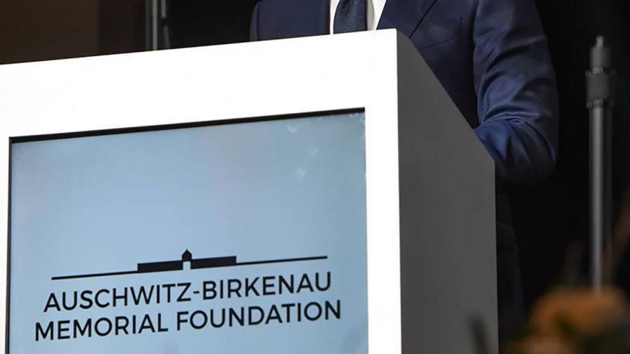 Zelenskiy rinde homenaje a sobrevivientes del Holocausto
