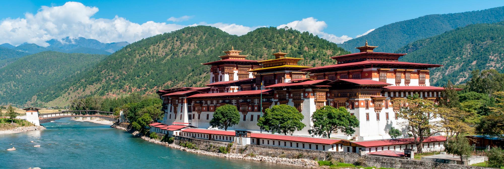 El Punakha Dzong es el centro administrativo del distrito de Punakha con un bello monasterio, en esta ciudad de Bután.