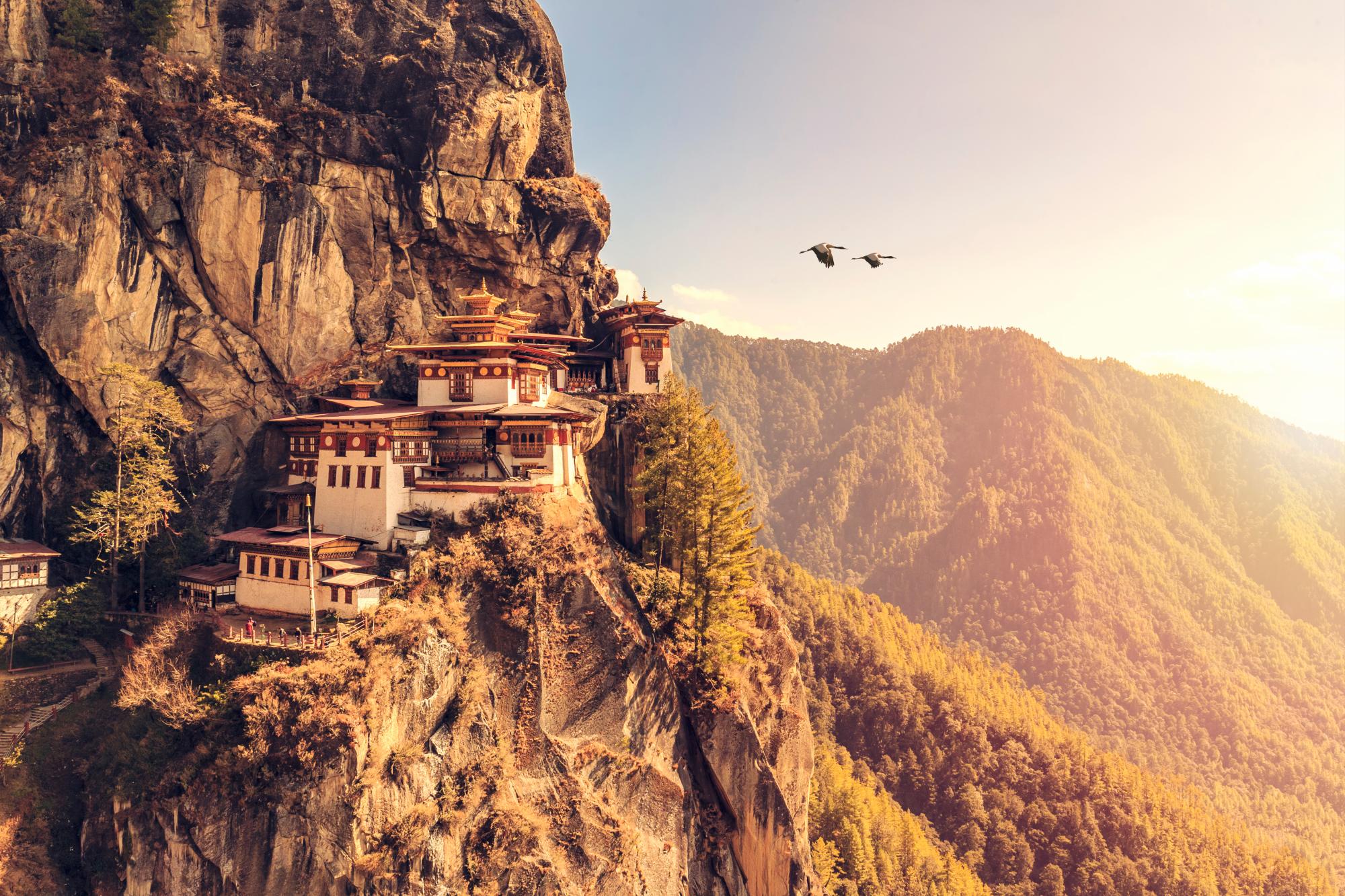 Los rincones y las laderas donde se encuentran los monasterios de Bután son increíbles.