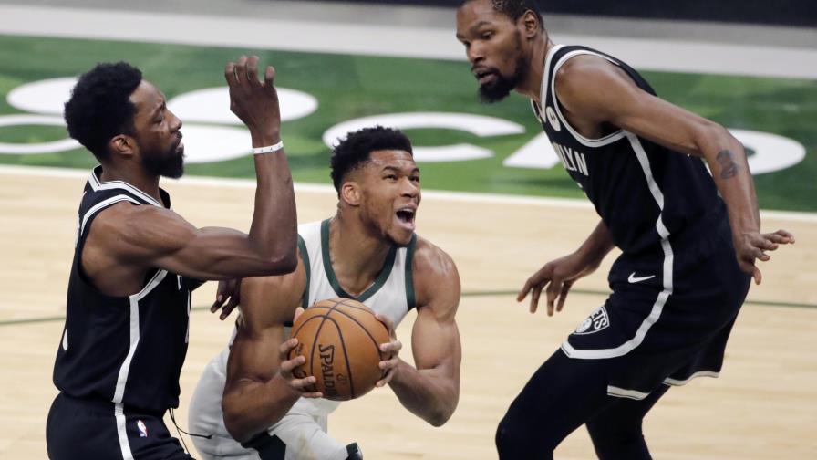 Bucks se recuperan en el 4to periodo y superan a Nets