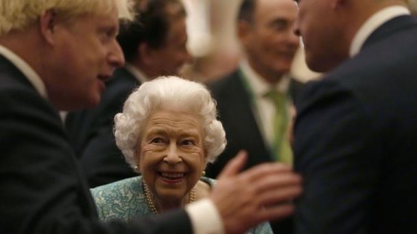 Isabel II acepta recomendación médica de descansar unos días