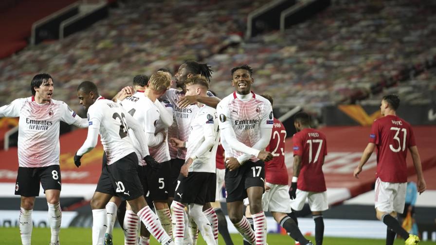 Milan sustrae agónico empate 1-1 de visita al United