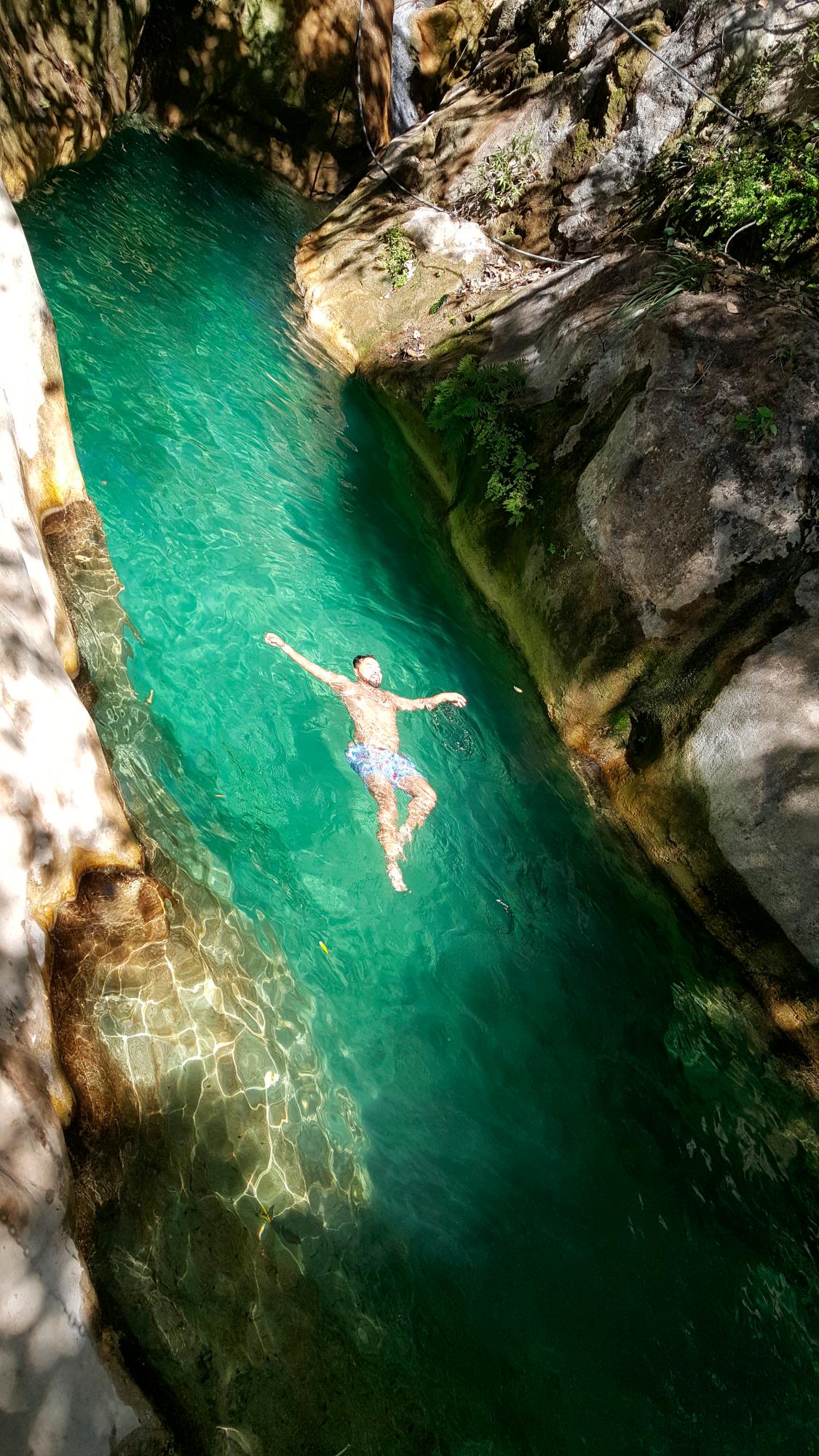 Las Pozas Azules de Atzala, una maravilla natural de aguas turquesas a media hora de Taxco.