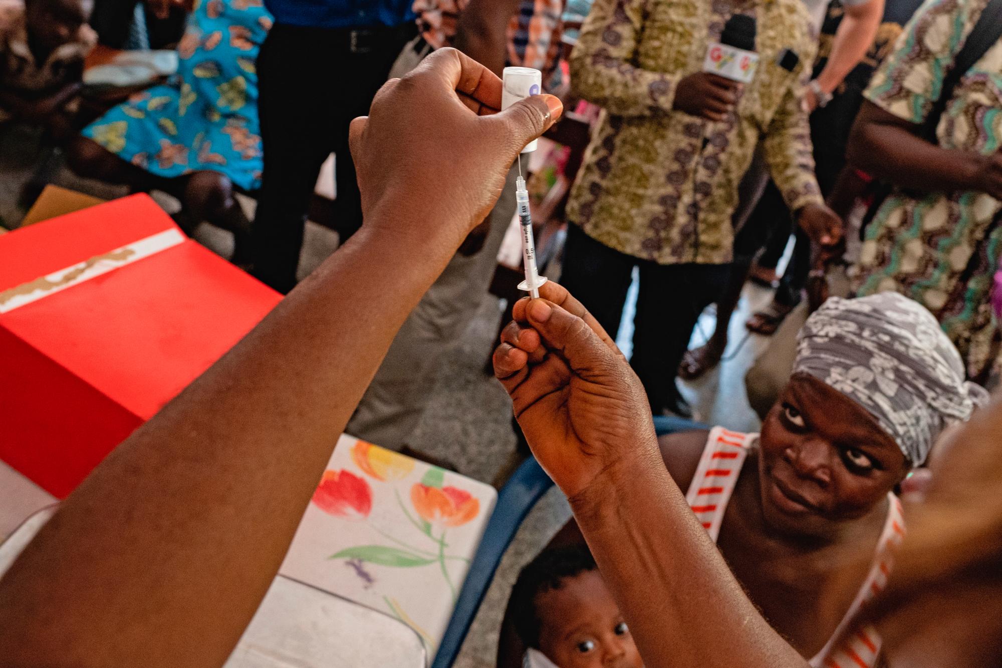 Las vacunas que llegan a través de drones permiten un mejor control en la población infantil en Ghana. 