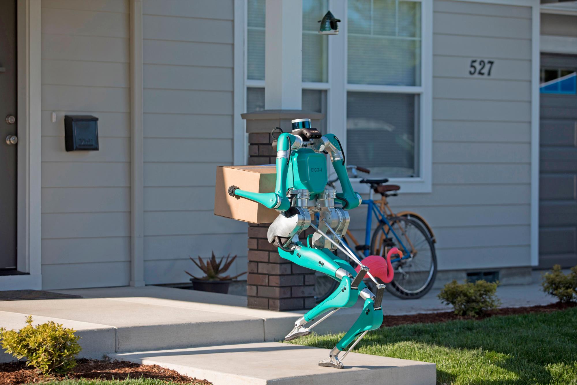 Ford y Agility Robotics exploran cómo un nuevo robot, Digit, puede ayudar a que los paquetes lleguen a su puerta de manera eficiente con la ayuda de vehículos automáticos.
