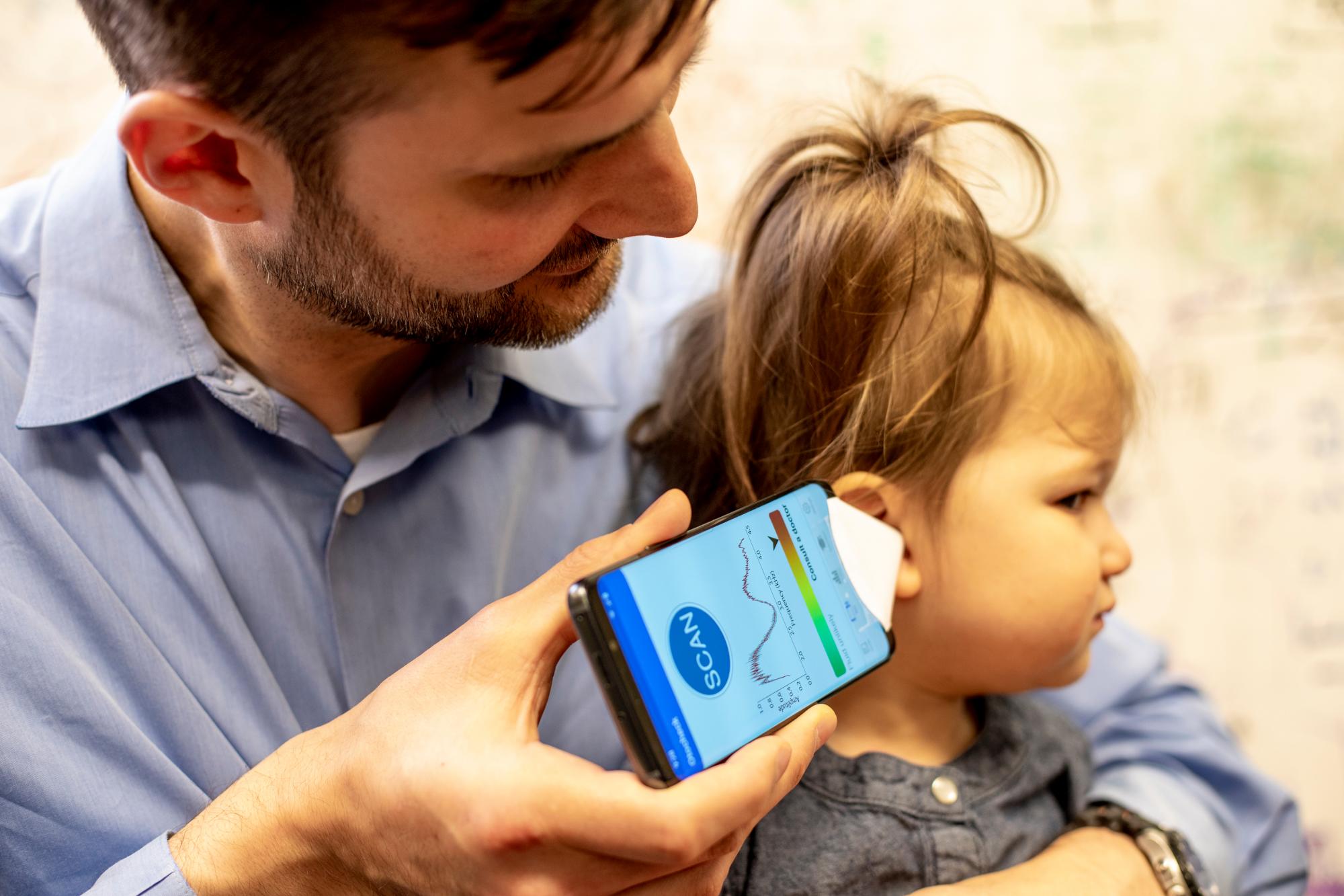 Detectando la infección de oídos en los niños con el celular