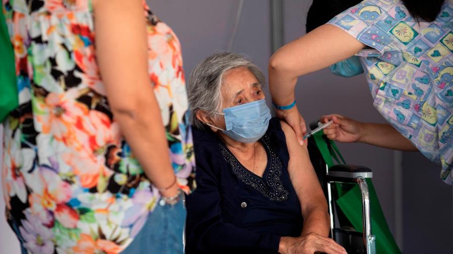 Chile alcanza cinco millones de vacunados contra COVID-19 antes de lo previsto 