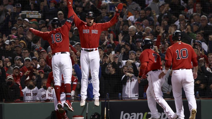 Schwarber pega grand slam y Boston aplasta 12-3 a Houston