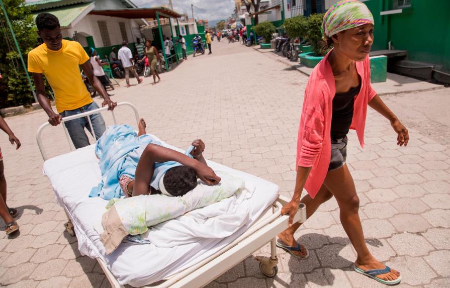 Los hospitales de Les Cayes saturados por los heridos del terremoto