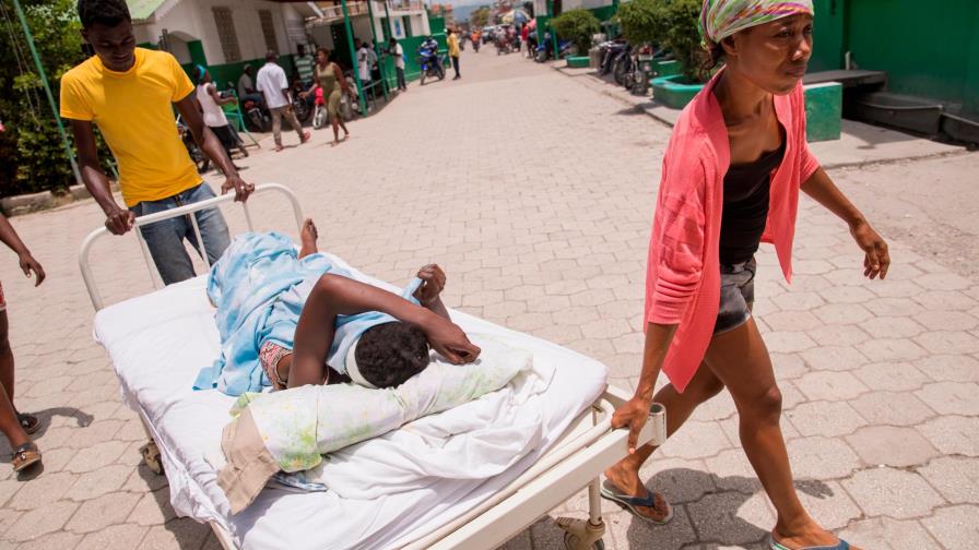 Los hospitales de Les Cayes saturados por los heridos del terremoto
