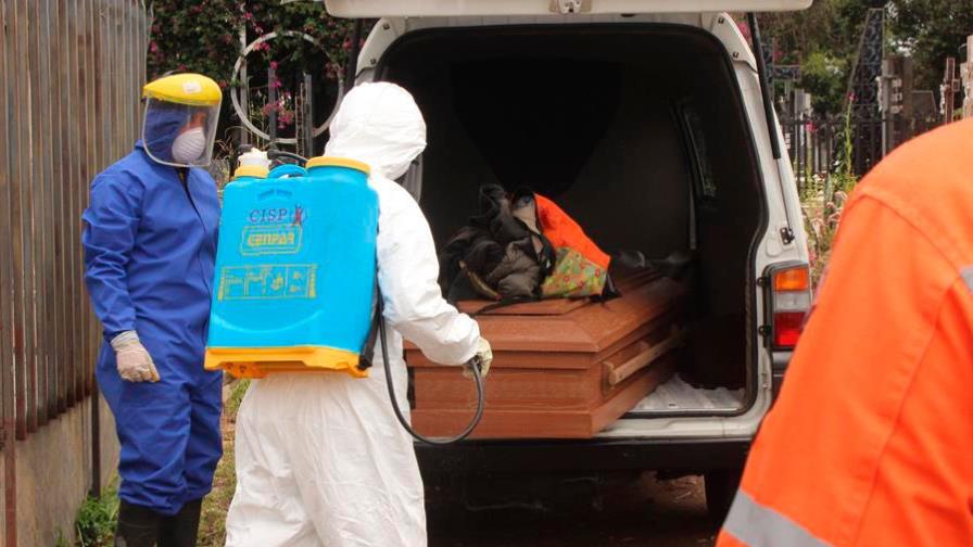 Mueren 15 trabajadores sanitarios más en Venezuela por la covid-19, según ONG