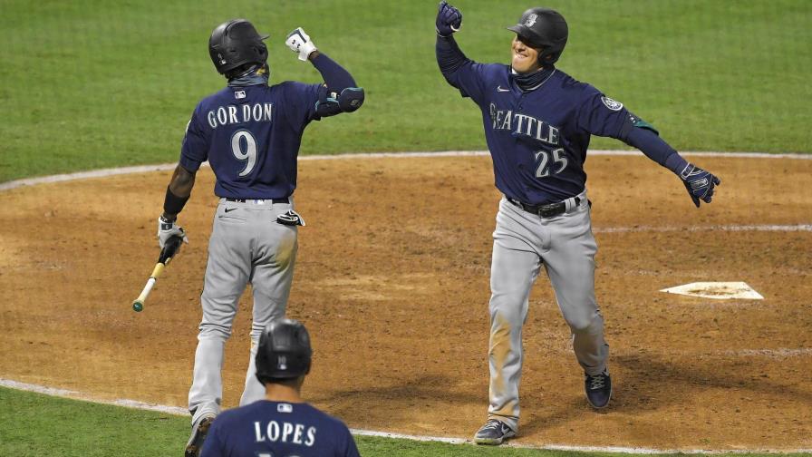 Seager y Moore brillan, Marineros aplastan a Angelinos 10-7