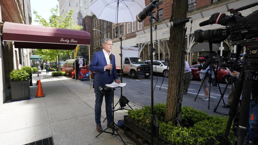 Agentes federales registran casa y oficina de Giuliani en NY Agentes federales registran casa y oficina de Giuliani en NY