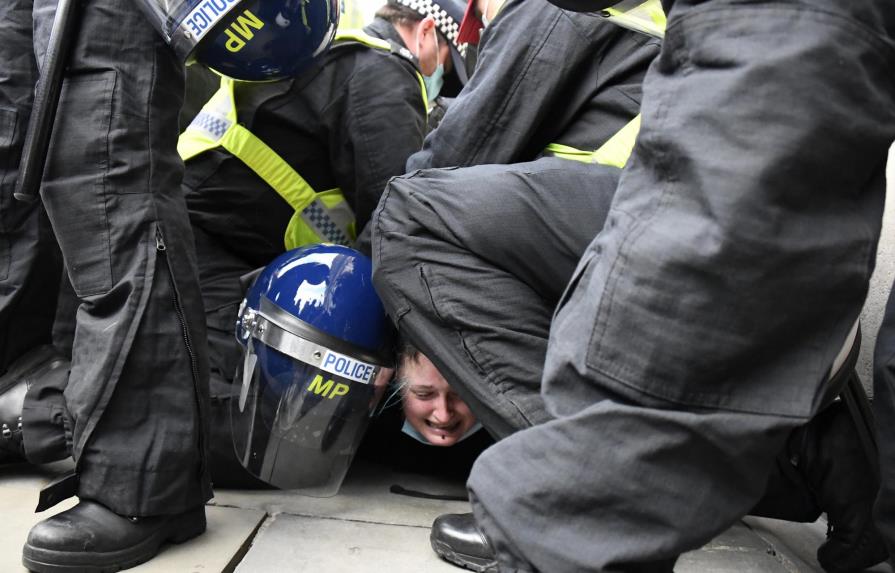 Cientos marchan en Inglaterra y Gales contra ley policial